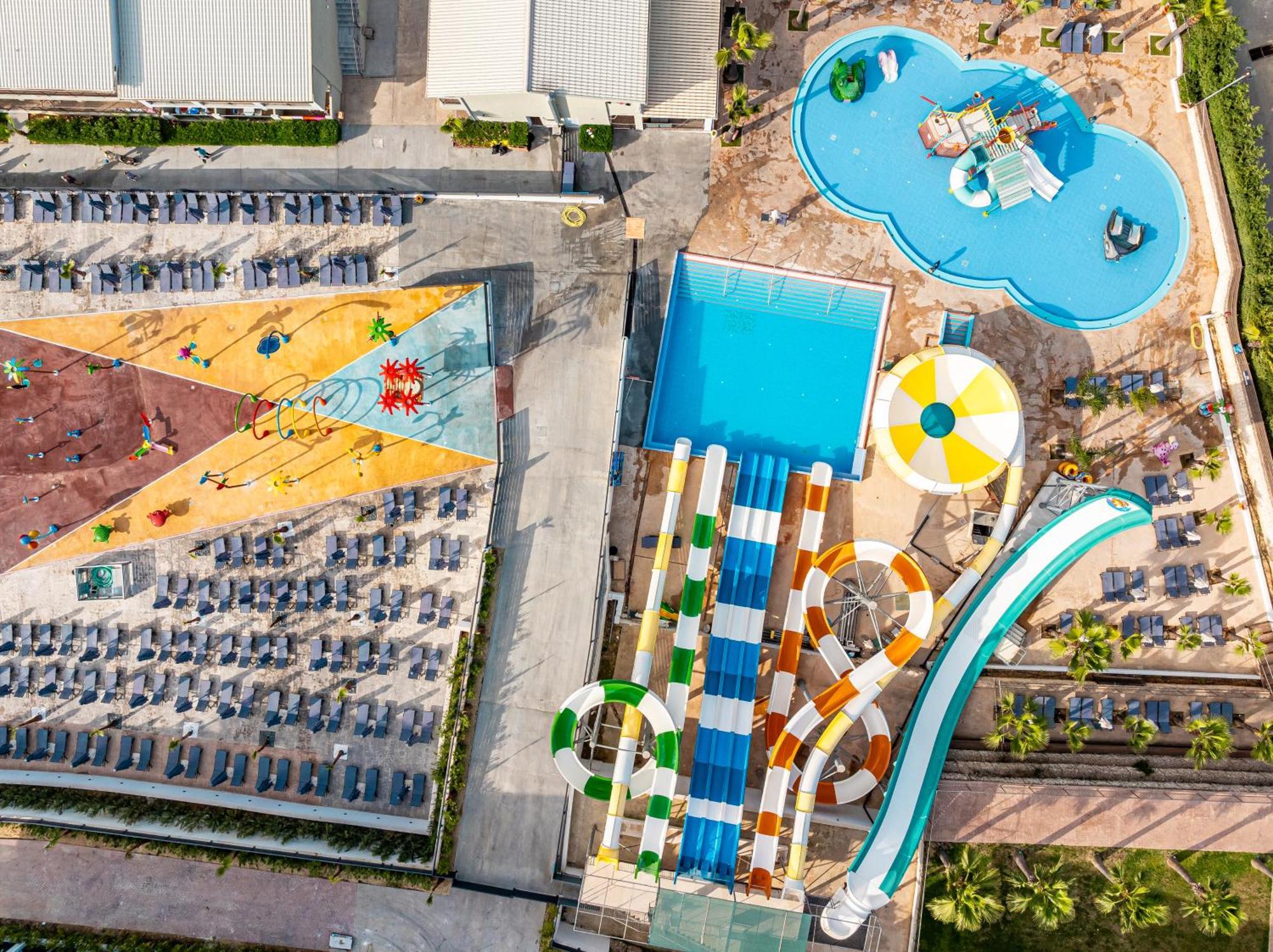 Caretta Paradise Resort & Waterpark トラガキオン エクステリア 写真